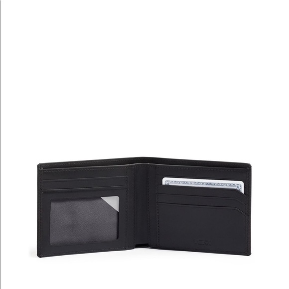New in Box Tumi Nassau Global Double Bifold Black Wallet - Picture 2 of 5